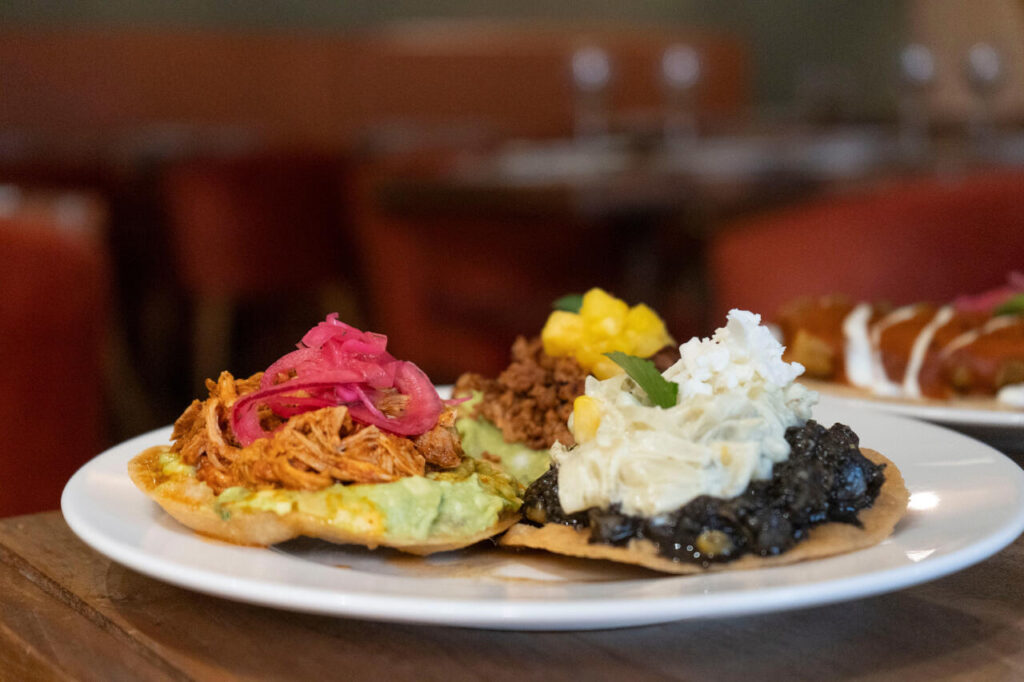 sFY5jA_H Mix de tres tostadas de Mestizo Madrid